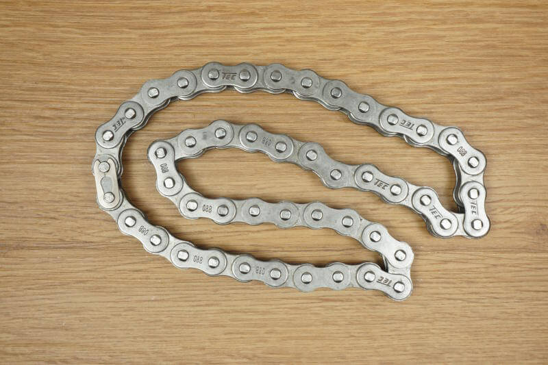 Rollenkette Zwischenbehälter